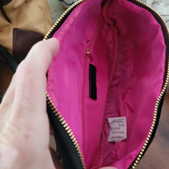 Ah Dorned Elegant Black Velvet Crossbody Bag - Picture 6 of 7